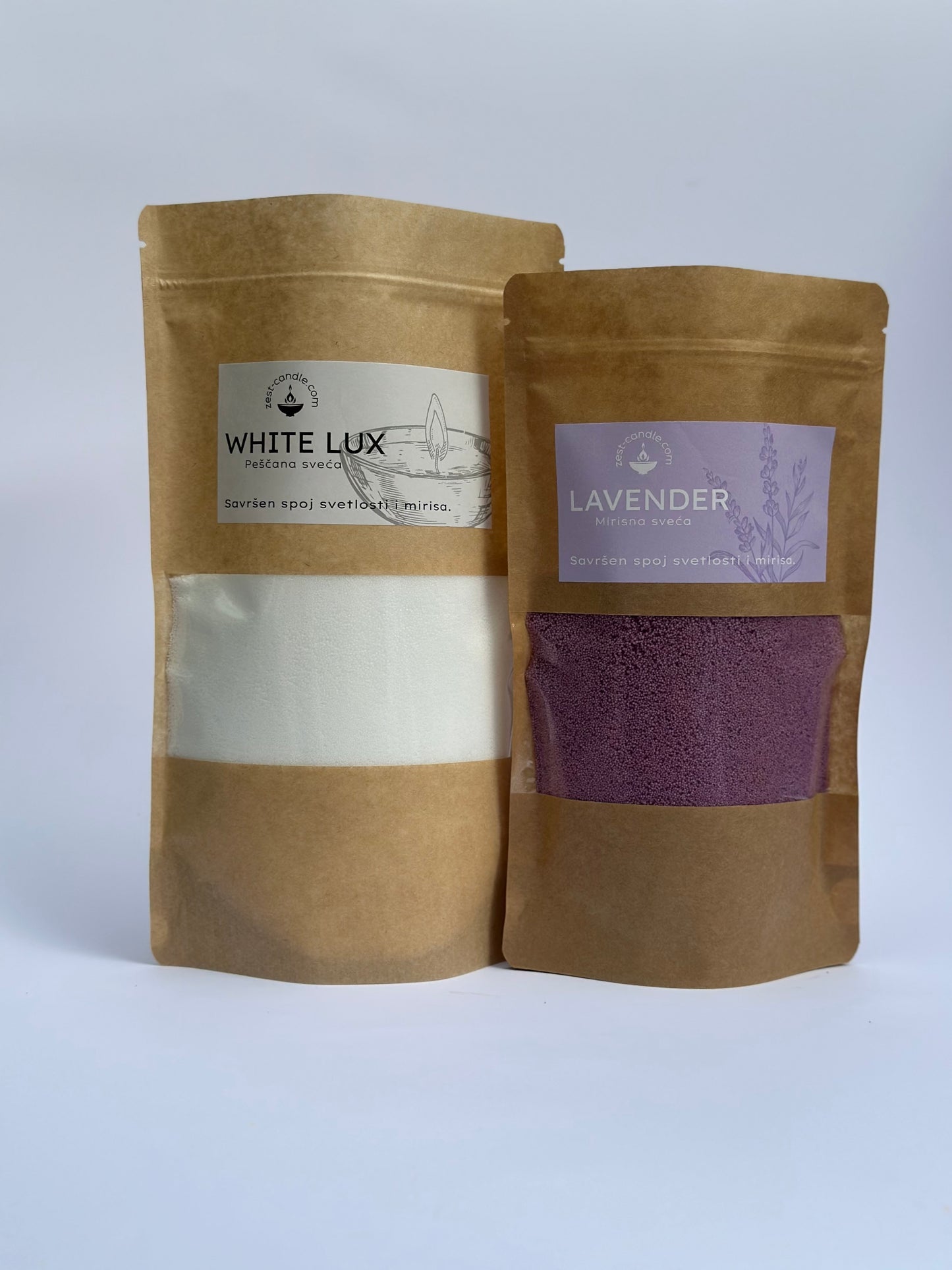 Peščana sveća sa mirisom lavande, za dekoraciju doma.