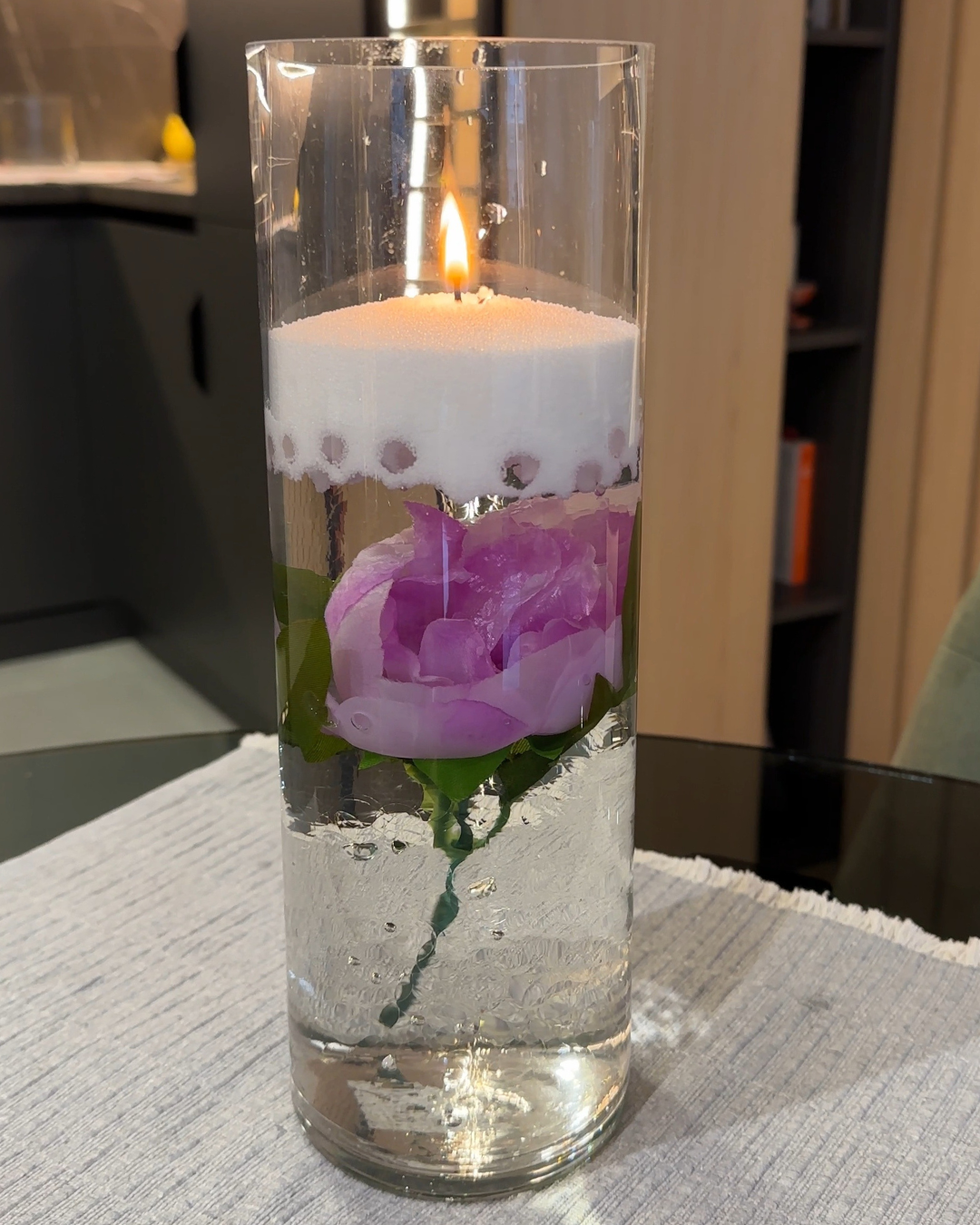 Set za pravljenje peščane sveće kod kuće.