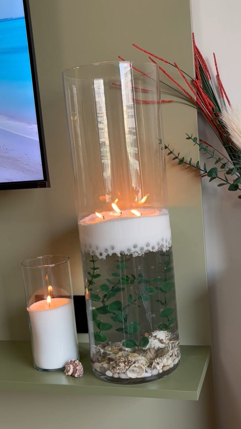 Prelepa dekorativna sveća u staklenoj vazi. Pogodna za sve vrste dekoracija, za dom, spa centre. Veoma luksuznog izgleda. 
